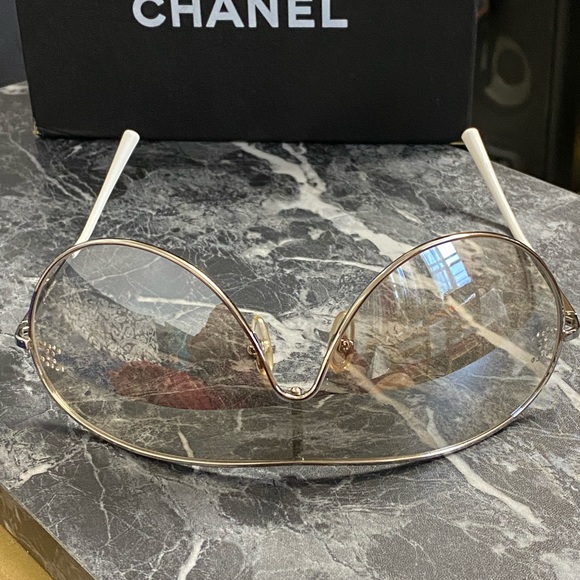 Chanel, Shield sunglasses with cc rhinestones - Picture 8 of 8